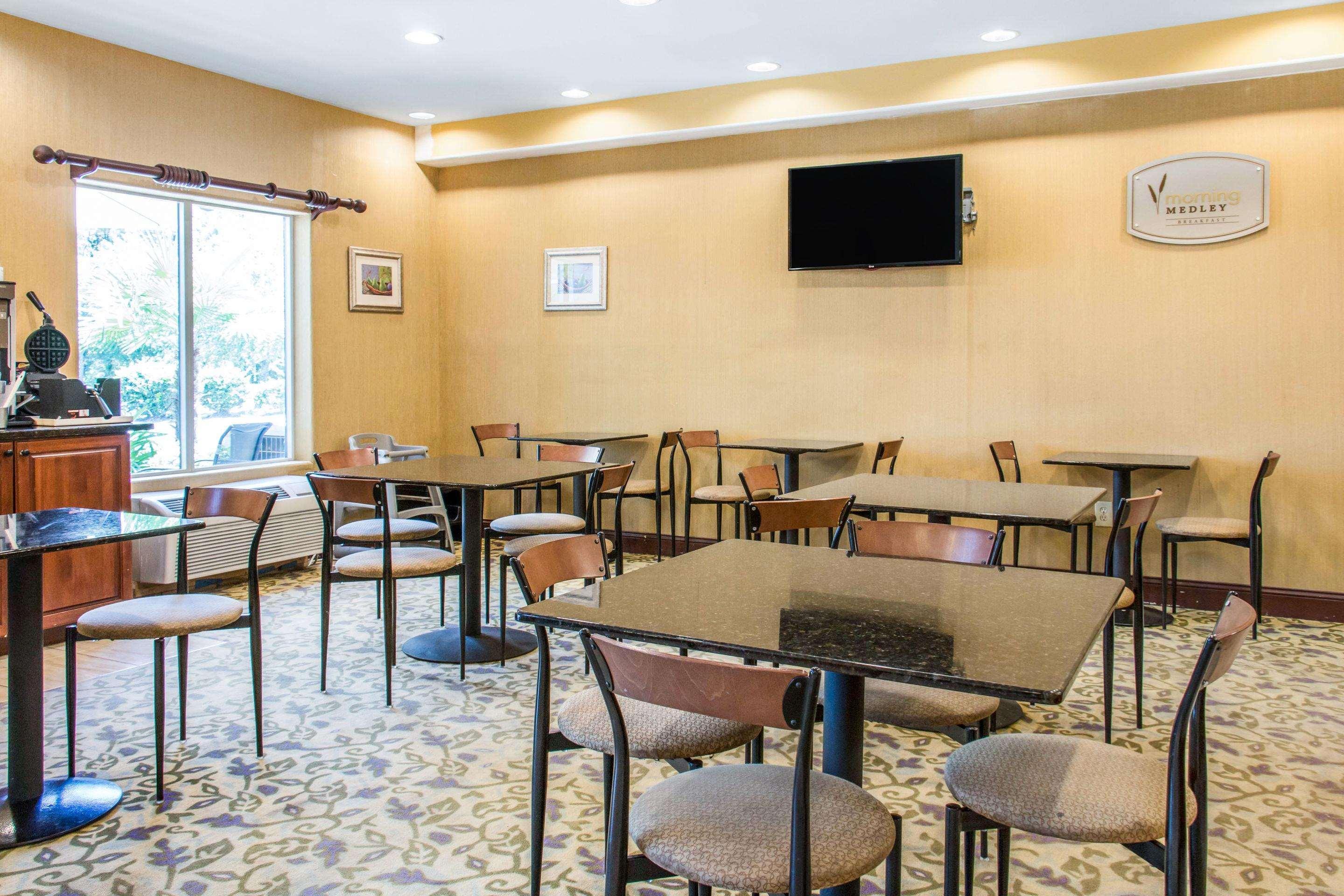 Sleep Inn & Suites Пуулър Екстериор снимка