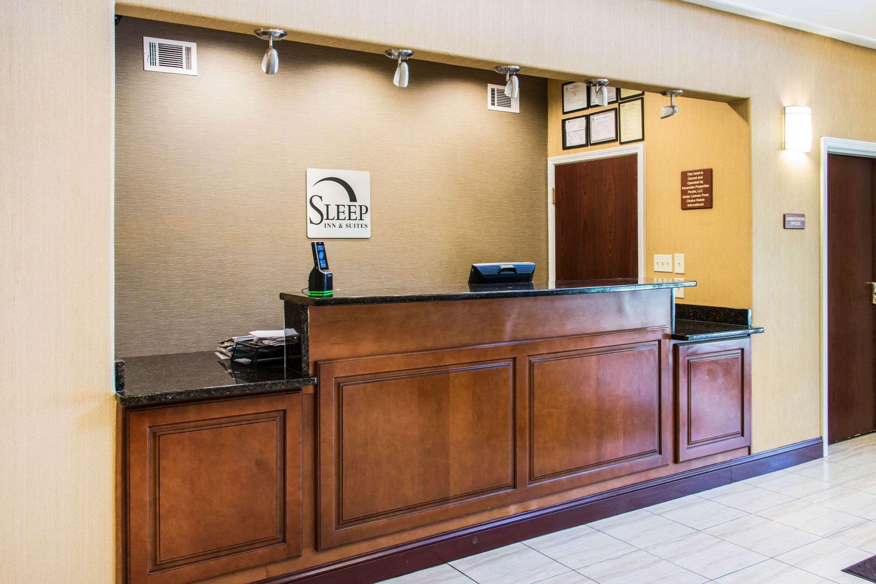 Sleep Inn & Suites Пуулър Екстериор снимка