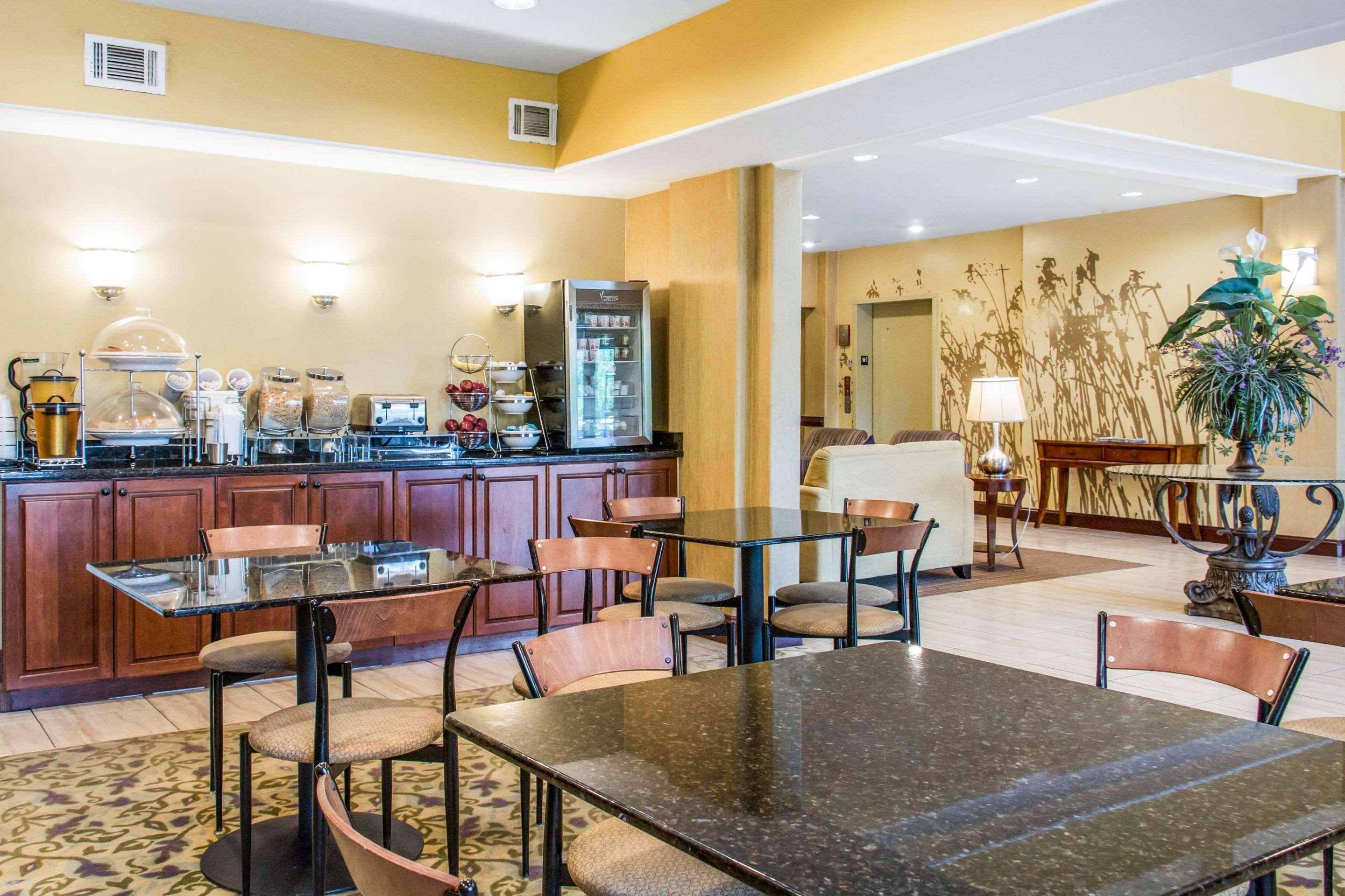 Sleep Inn & Suites Пуулър Екстериор снимка